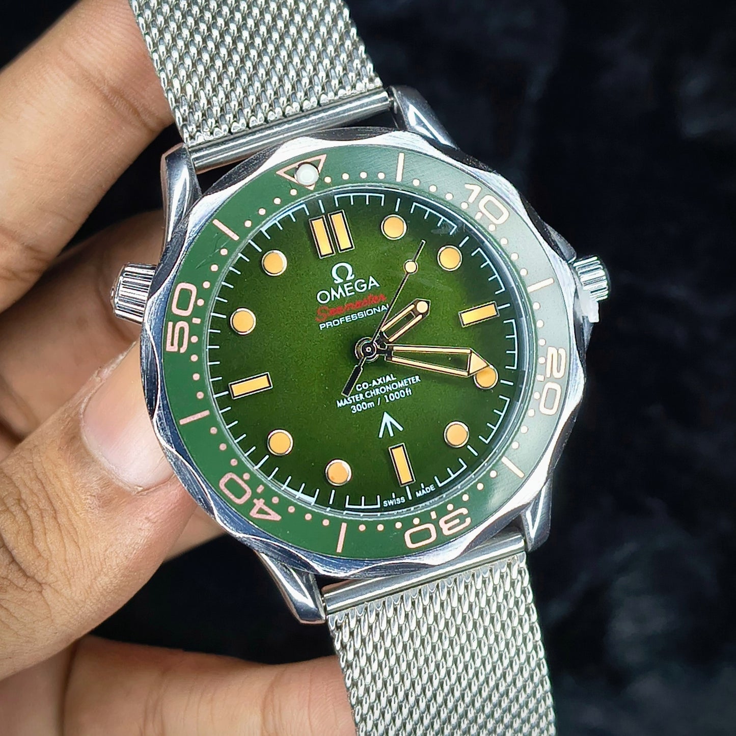 Omega Seamaster 007 Edition – Military Forest Green with Dual Strap Set